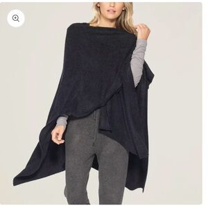 Barefoot Dreams Womens Plush Wrap